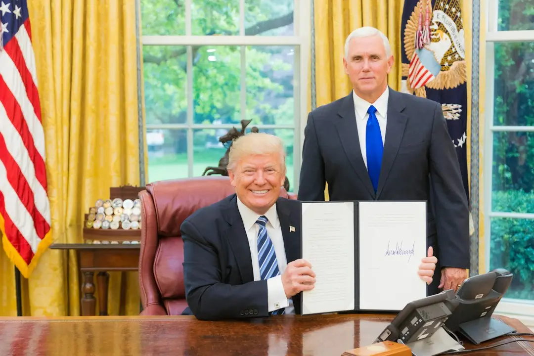 Trump amână tarifele Canadei: un cadou politic pentru senatoarea Collins