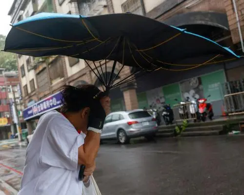 Taifunul Champi a lovit Asia: Cea mai violentă furtună a anului