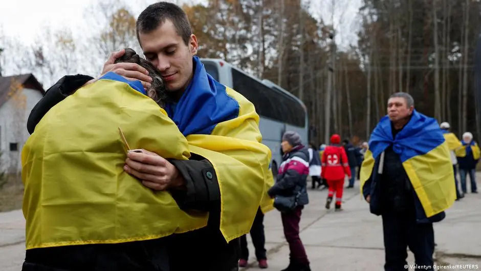 Ucraina lovește fabrica rusă de combustibil; evacuarea din Oleșki prin Belarus