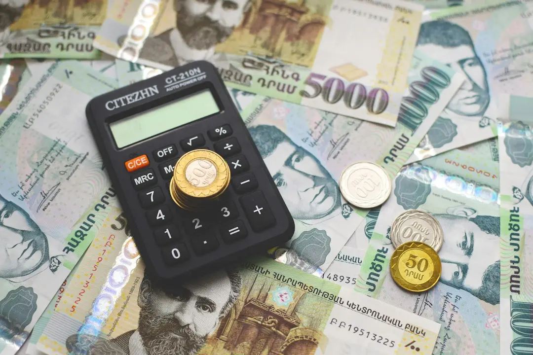 Încrederea consumatorilor din SUA se prăbușește la cote istorice înainte de alegerile intermediare